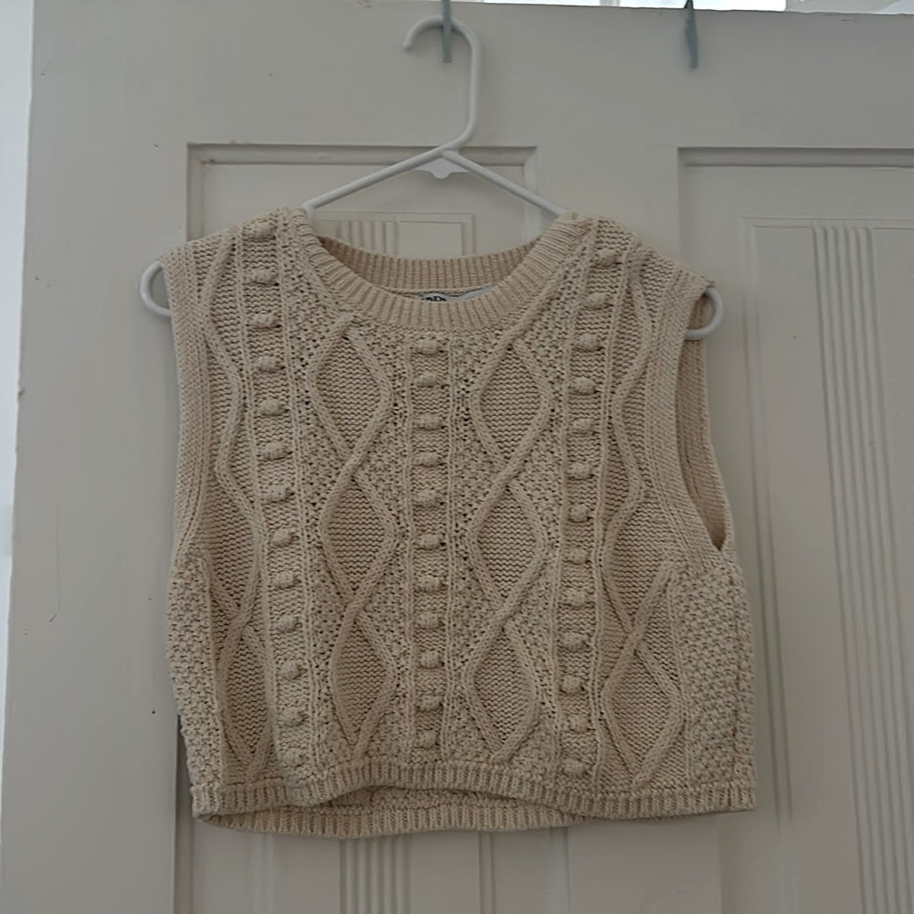 Sleeveless sweater